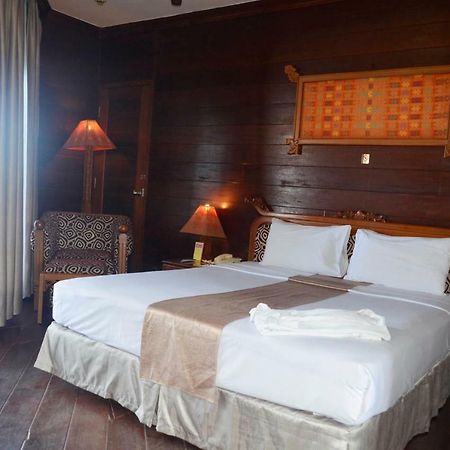 Hotel Pantai Gapura Makassar Exterior photo