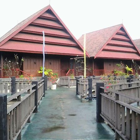 Hotel Pantai Gapura Makassar Exterior photo