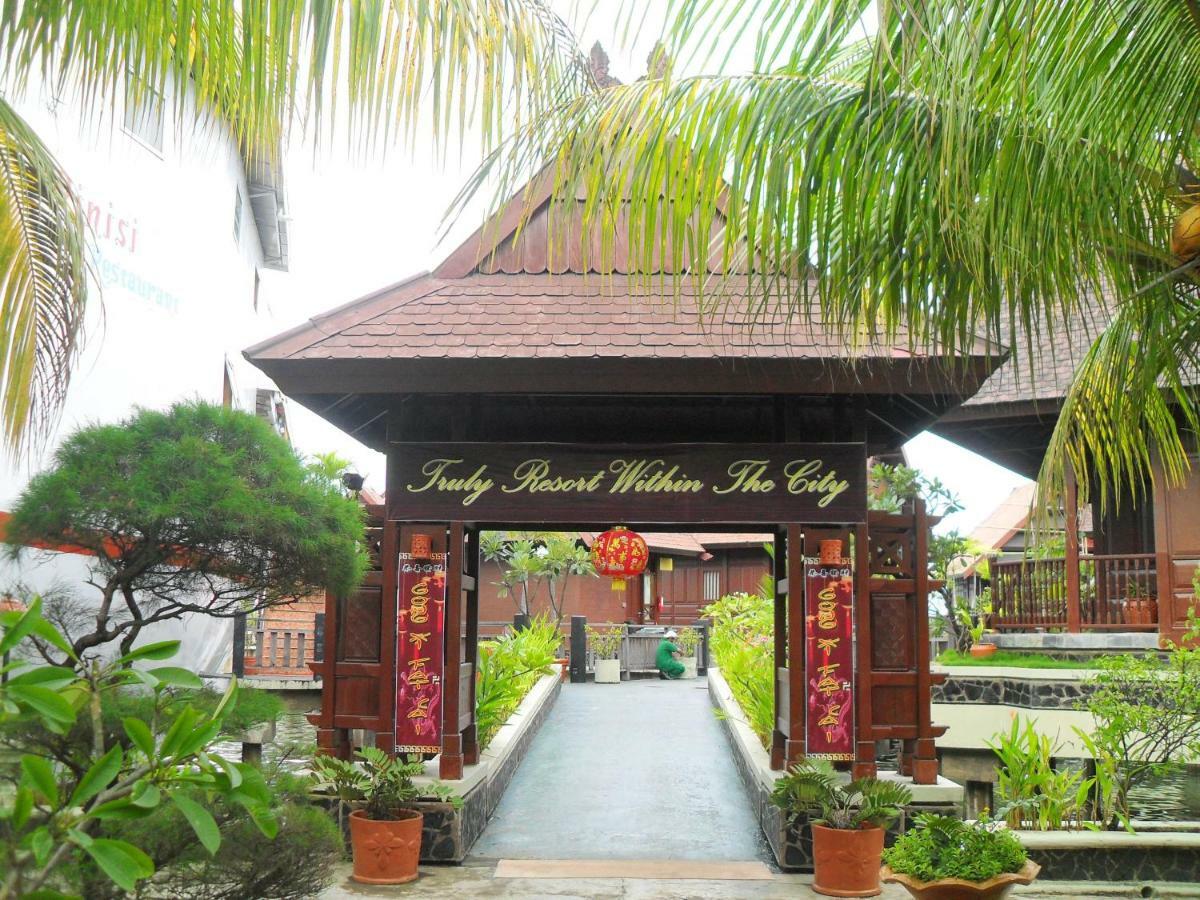 Hotel Pantai Gapura Makassar Exterior photo
