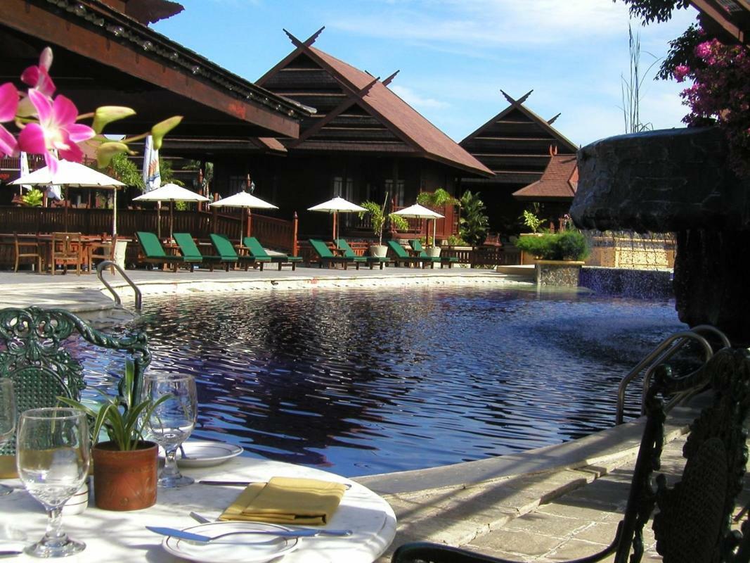 Hotel Pantai Gapura Makassar Exterior photo