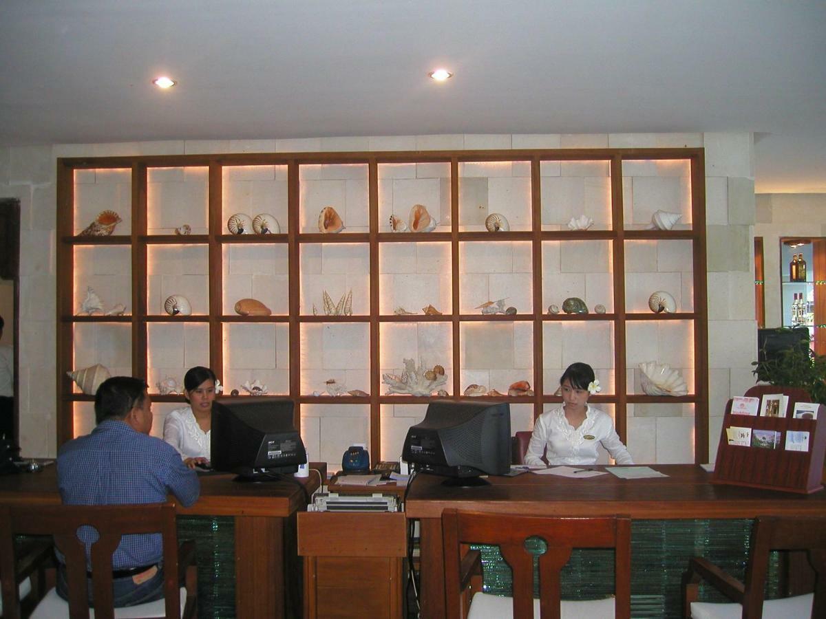 Hotel Pantai Gapura Makassar Exterior photo